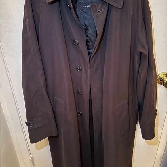 Claiborne Men's Black Coat, Vintage, Timeless Everyday Style - Picture 6 of 13